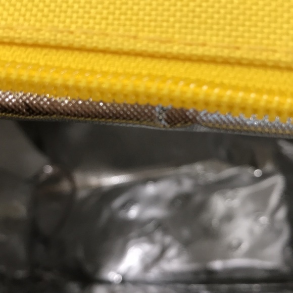 YELLOW LUNCH TOTE. SIMPLY/MODERN. Insulated inside zip closure. Outside zip also - Picture 5 of 7